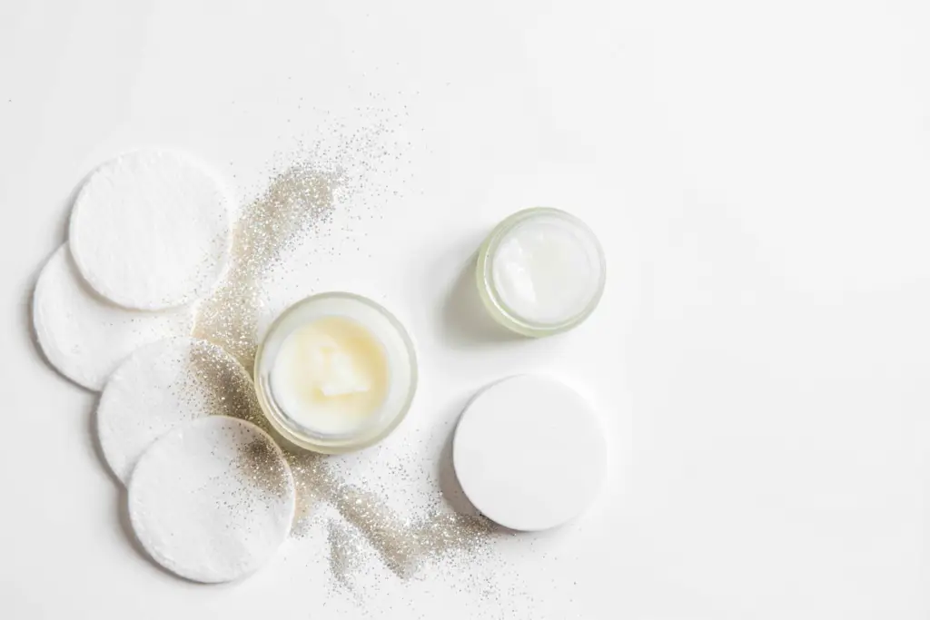 Safe body glitter removal using cleansing oil and skincare products